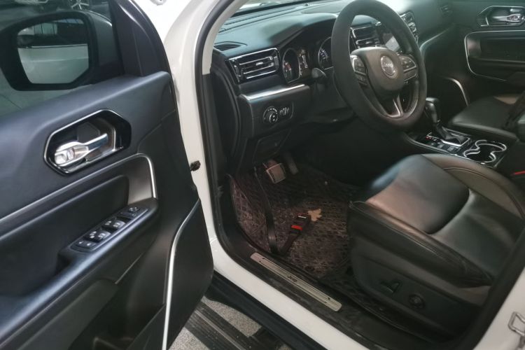 Jeep 大指挥官 2018款 2.0T 四驱悦享版 国V中控内饰20