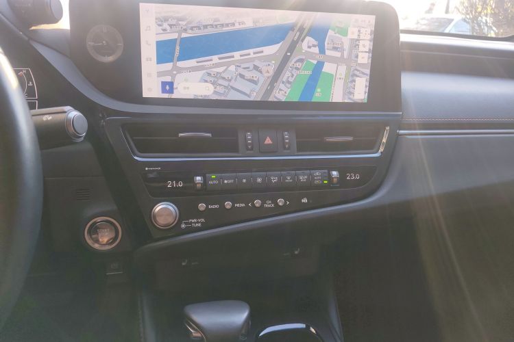 雷克萨斯ES 2022款 200 卓越版中控内饰16