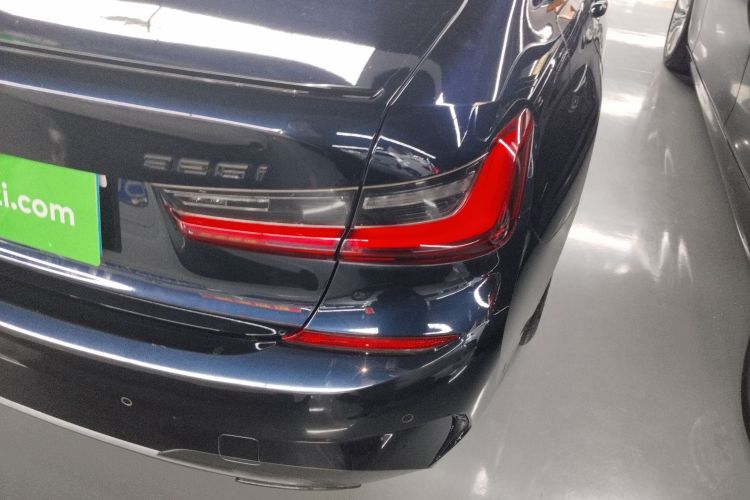 宝马3系 2022款 325i M运动曜夜套装车身外观6006