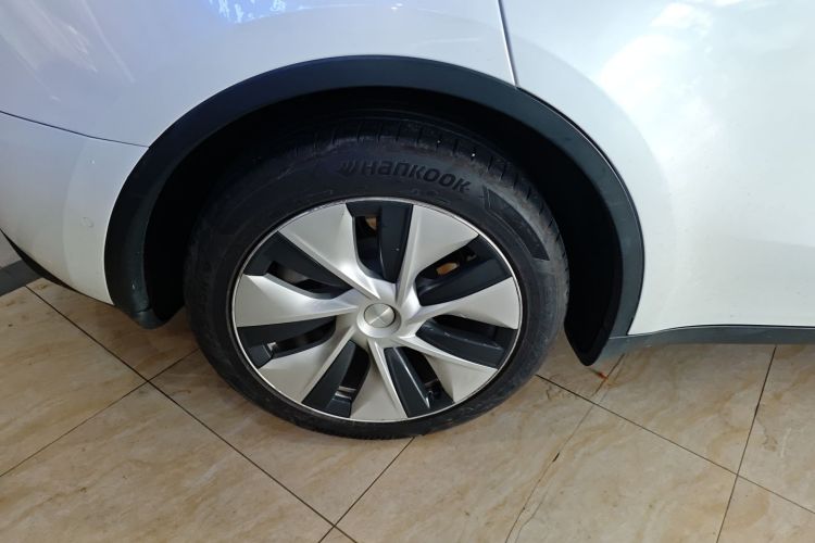 特斯拉 Model Y 2021款 长续航全轮驱动版车身外观56