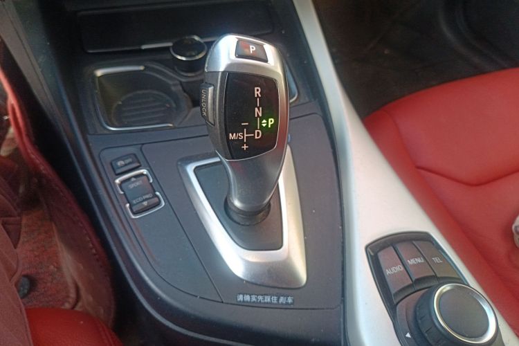 宝马1系(进口) 2015款 120i 领先型中控内饰18