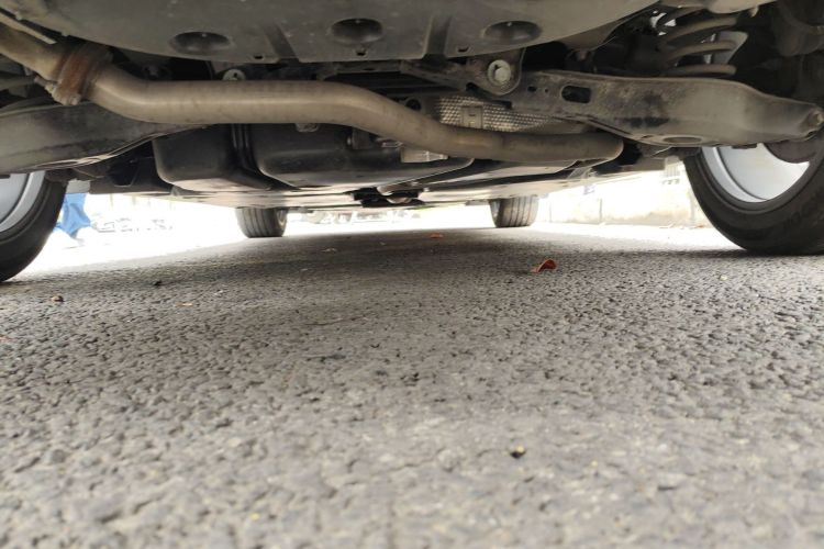 丰田 亚洲龙 2023款 双擎 2.5L XLE尊贵版局部细节9009