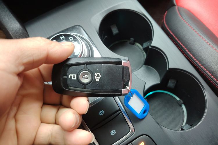 福特 福克斯 2020款 三厢 EcoBoost 180 自动锋潮型中控内饰11