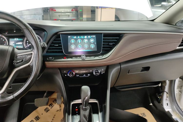 别克GL6 2018款 18T 6座尊贵型中控内饰16