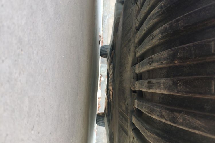 奔驰E级 2019款 改款 E 300 L 时尚型局部细节9008