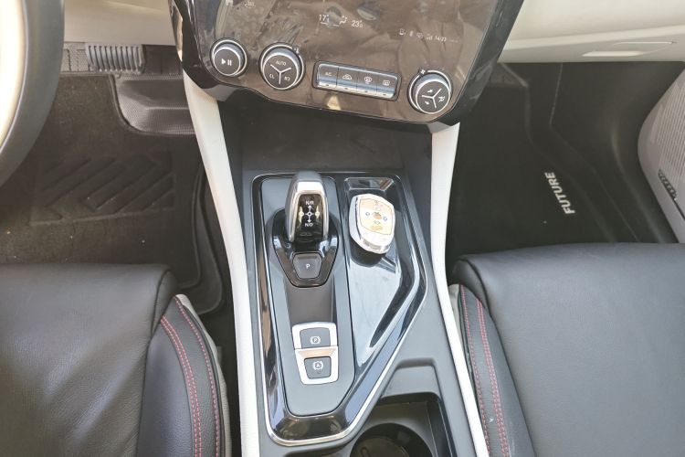 领克02 2018款 1.5T DCT两驱耀Pro版 国V中控内饰18