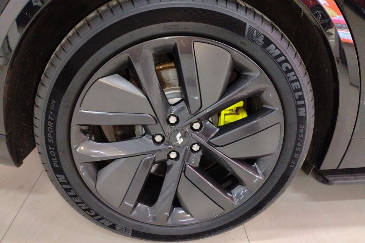 理想汽车 理想L9 2024款 Ultra车身外观6002