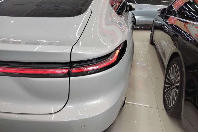 蔚来ET7 2022款 100kWh 首发版车身外观9