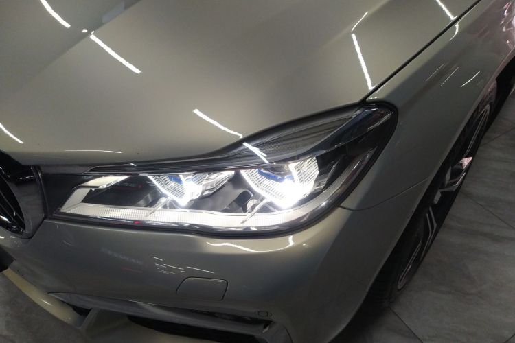 宝马7系 2018款 740Li xDrive 尊享型 M运动套装车身外观36