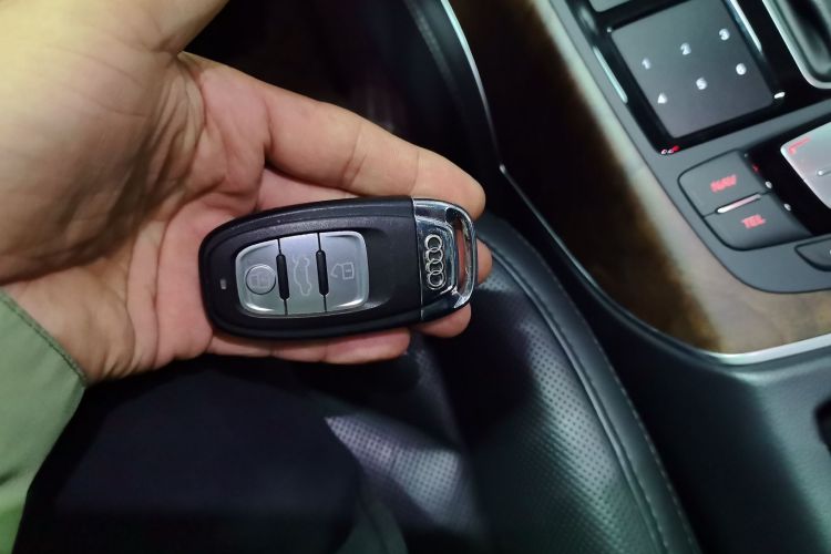 奥迪A6L 2018款 30周年年型 50 TFSI quattro 尊享型中控内饰11