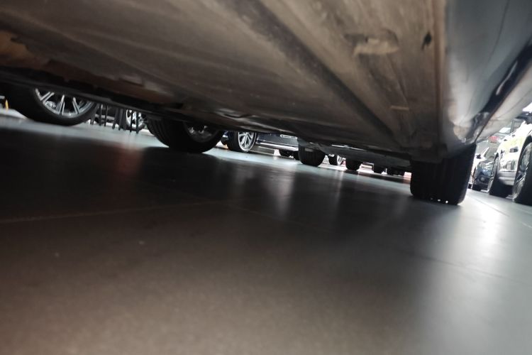 奔驰E级 2020款 改款 E 300 L 运动时尚型局部细节9002