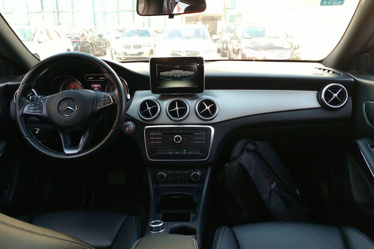 奔驰CLA 2016款 CLA 200 时尚型中控内饰7002