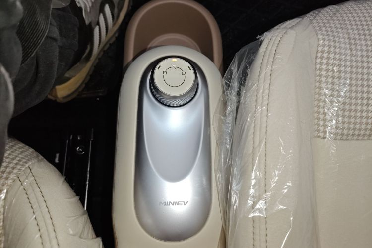 五菱汽车 宏光MINIEV 2025款 四门版 进阶款中控内饰18