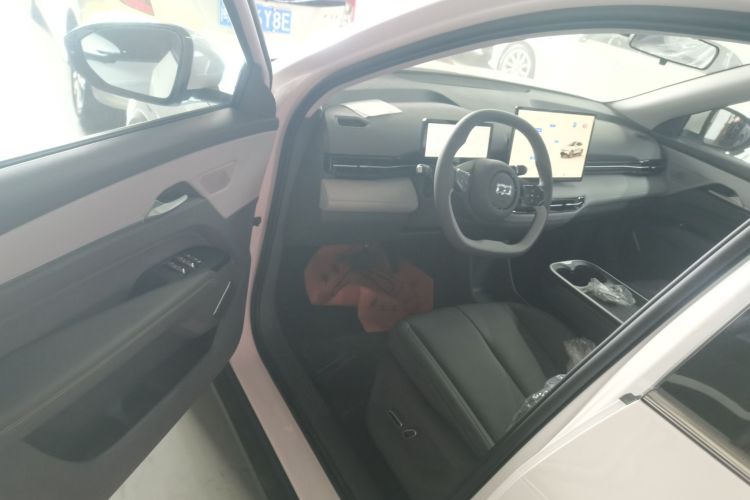 奔腾 悦意03 2025款 565km 乐享版中控内饰20