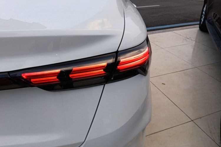 吉利汽车 2022款 缤瑞COOL 1.5T DCT电掣版车身外观9