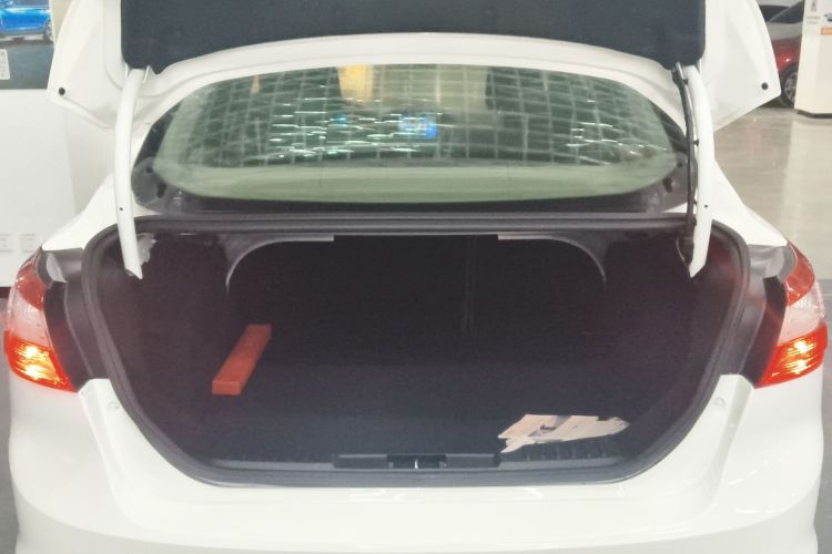 福特 福克斯 2012款 三厢 1.6L 自动舒适型局部细节23