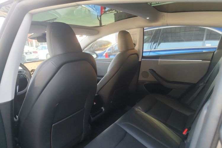 特斯拉 Model 3 2025款 后轮驱动版中控内饰22