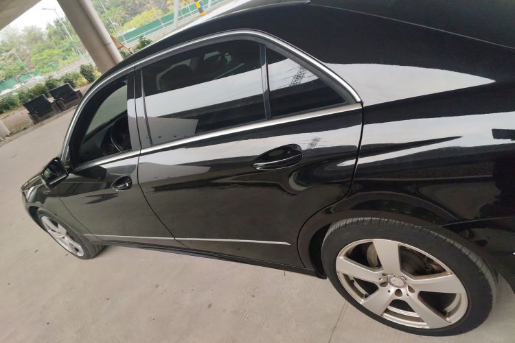 奔驰E级 2013款 E 300 L 优雅型车身外观4