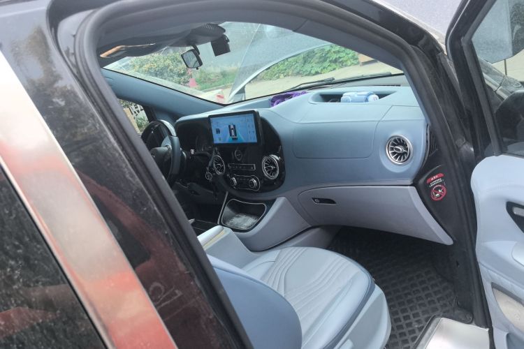 奔驰 威霆 2021款 2.0T 商务版 7座局部细节9005