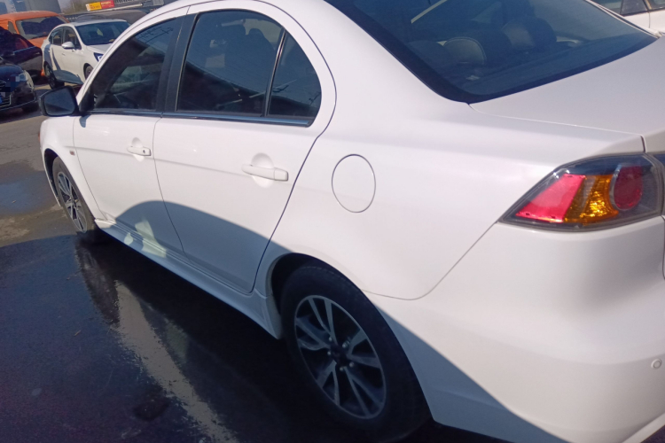 三菱 翼神 2016款 1.8L CVT黑白复刻版车身外观4