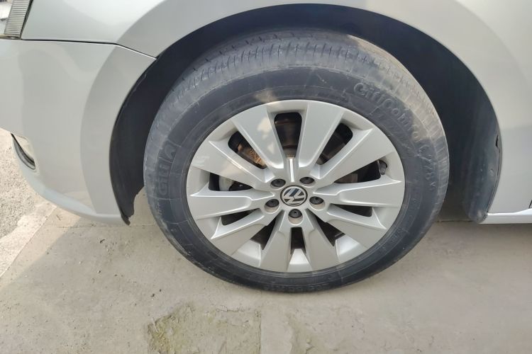 大众 朗逸 2013款 改款经典 1.6L 自动舒适版车身外观35