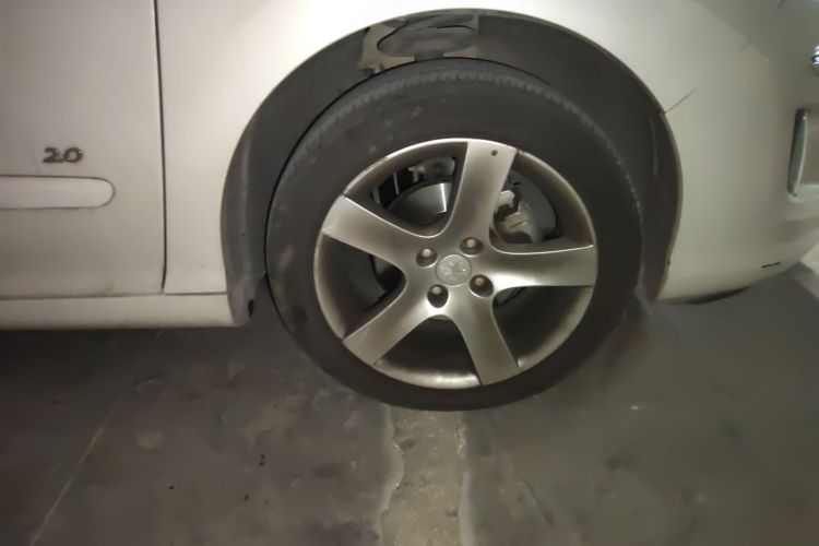 标致408 2013款 2.0L 自动舒适版车身外观10