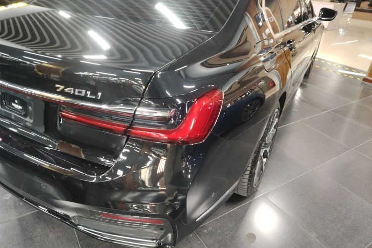 宝马7系 2021款 740Li 领先型 M运动套装车身外观6001