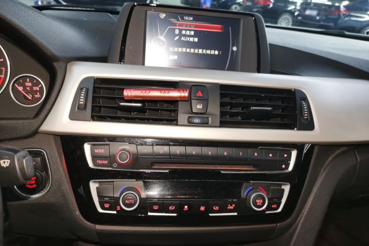 宝马3系 2016款 320Li 进取型中控内饰16