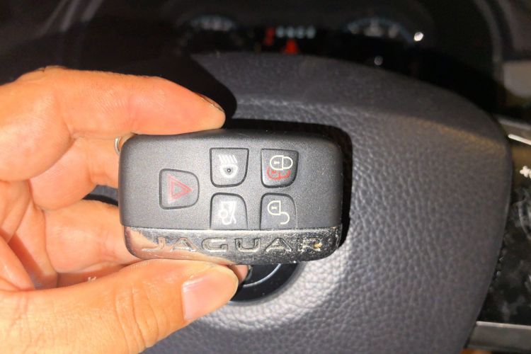 捷豹XF 2015款 XF 3.0 SC R-Sport 豪华版中控内饰11