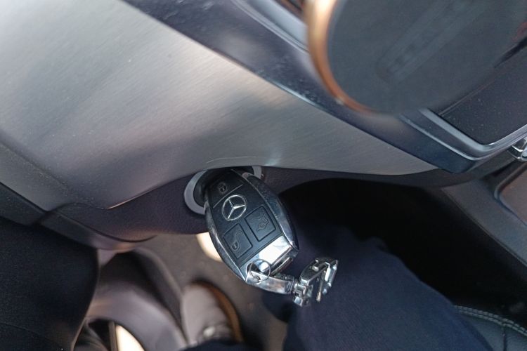 奔驰M级 2014款 ML 320 4MATIC中控内饰11