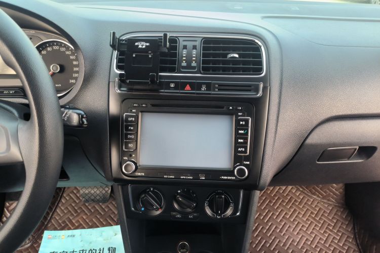 大众 Polo 2014款 1.6L 自动舒适版中控内饰16