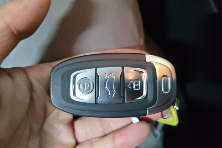 红旗E-QM5 2023款 改款 基础出行版中控内饰11