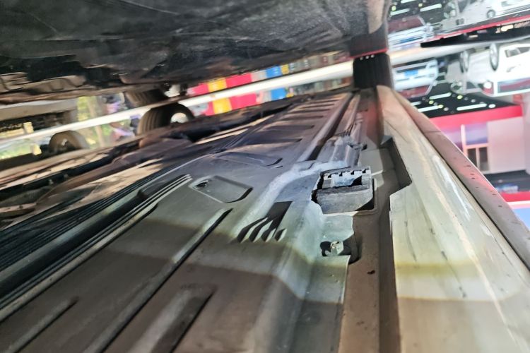 奔驰E级 2020款 E 260 L 运动型局部细节9002