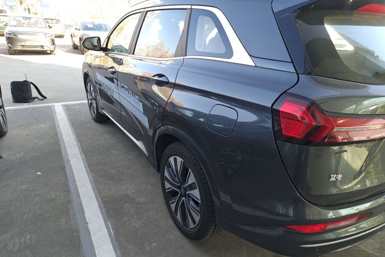 蓝电E5 PLUS 2026款 165km 长续航先享版Ultra 7座车身外观4