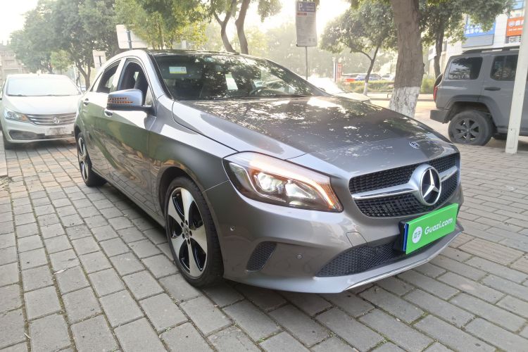 奔驰A级(进口) 2017款 改款 A 200 时尚型车身外观3