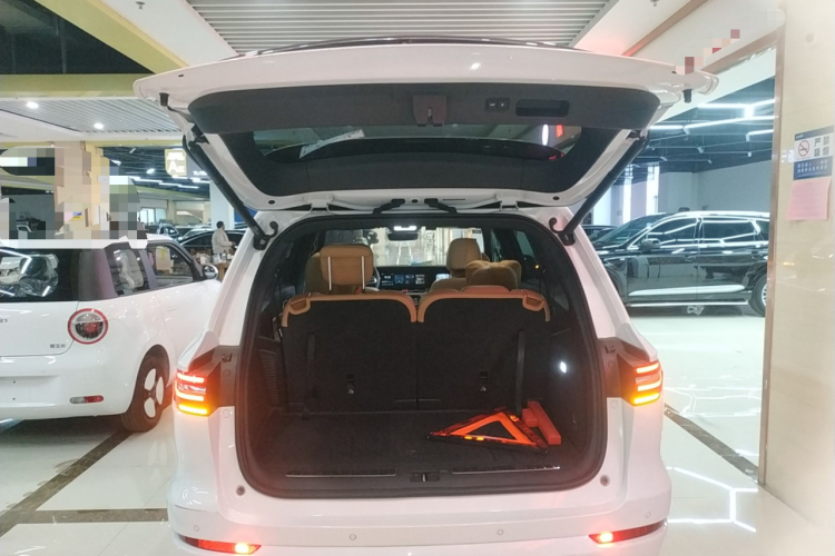 理想汽车 理想ONE 2021款 增程6座版机舱底盘23