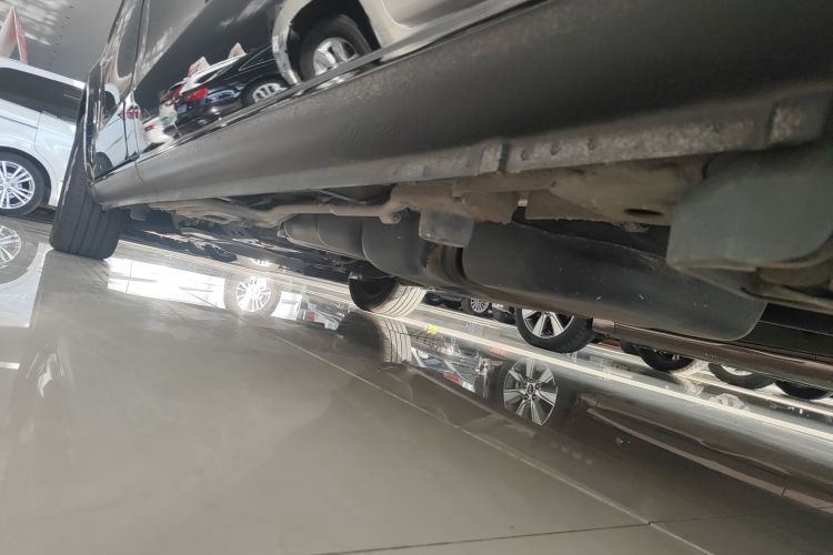 奔驰 威霆 2021款 2.0T 精英版 7座局部细节9002