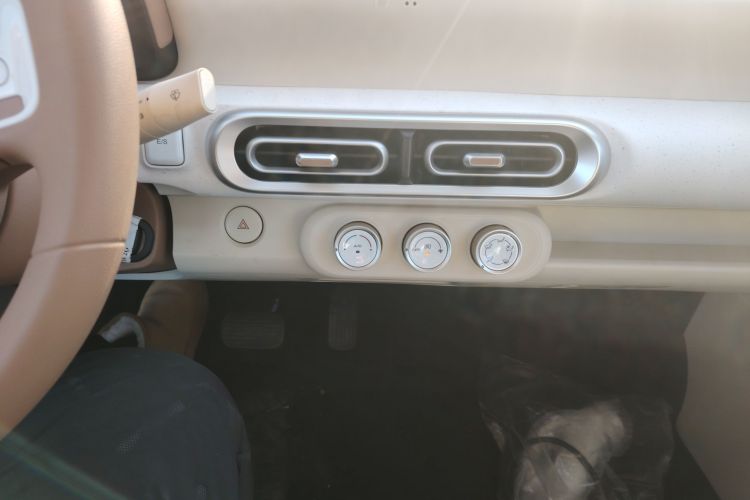 五菱汽车 宏光MINIEV 2024款 第三代 215km 青春版中控内饰16