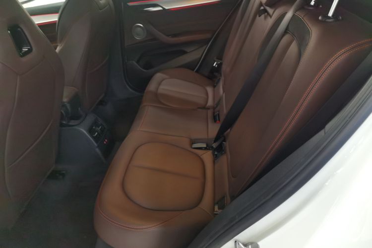 宝马X2 2021款 改款 sDrive25i 曜夜版中控内饰21