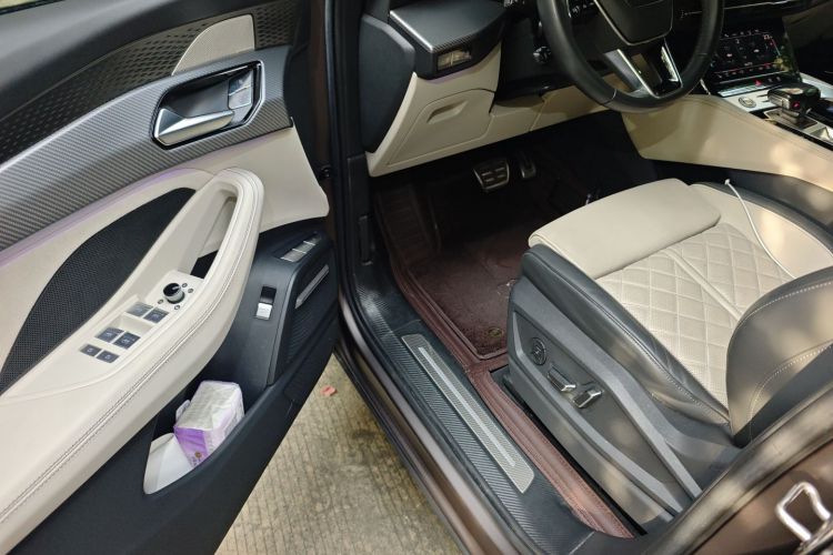 奥迪Q6 2023款 50 TFSI quattro 凌云版 edition one中控内饰20