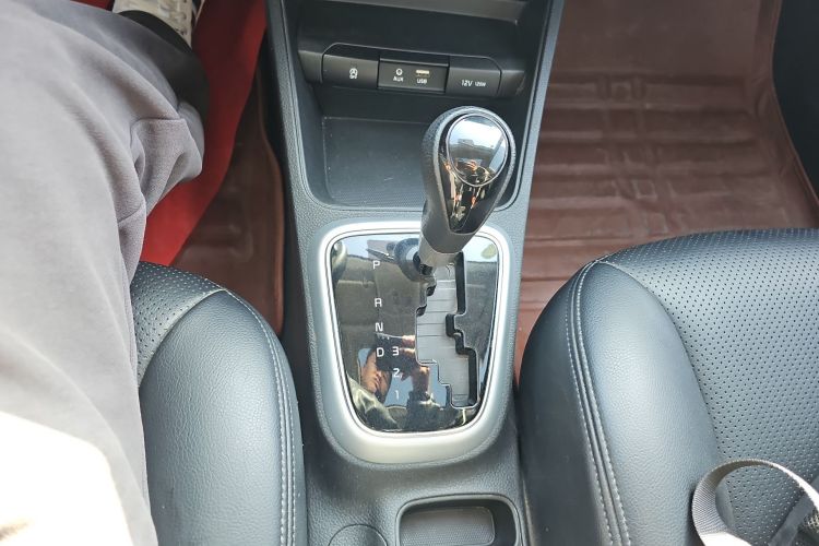 起亚 焕驰 2020款 1.4L 自动舒适天窗版中控内饰18