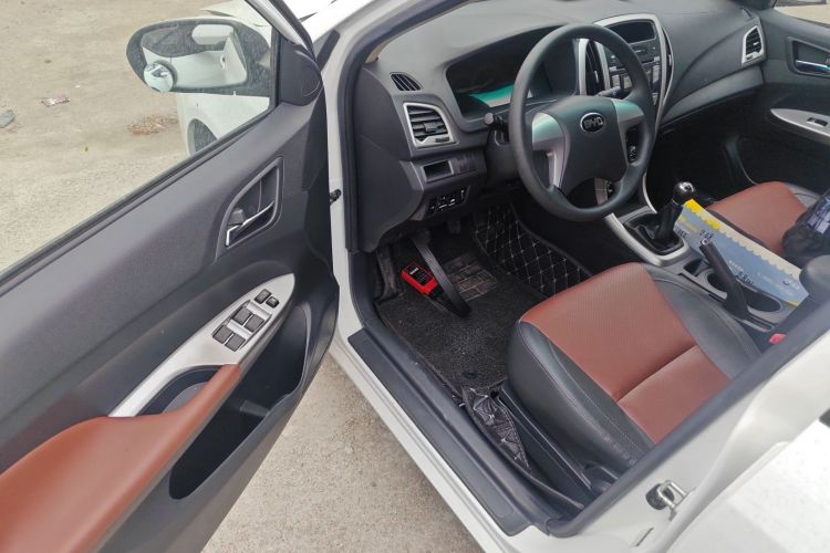 比亚迪F3 2015款 节能版 1.5L 手动舒适型中控内饰20