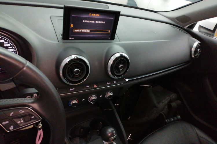 奥迪A3 2018款 30周年年型 Limousine 35 TFSI 时尚型中控内饰16