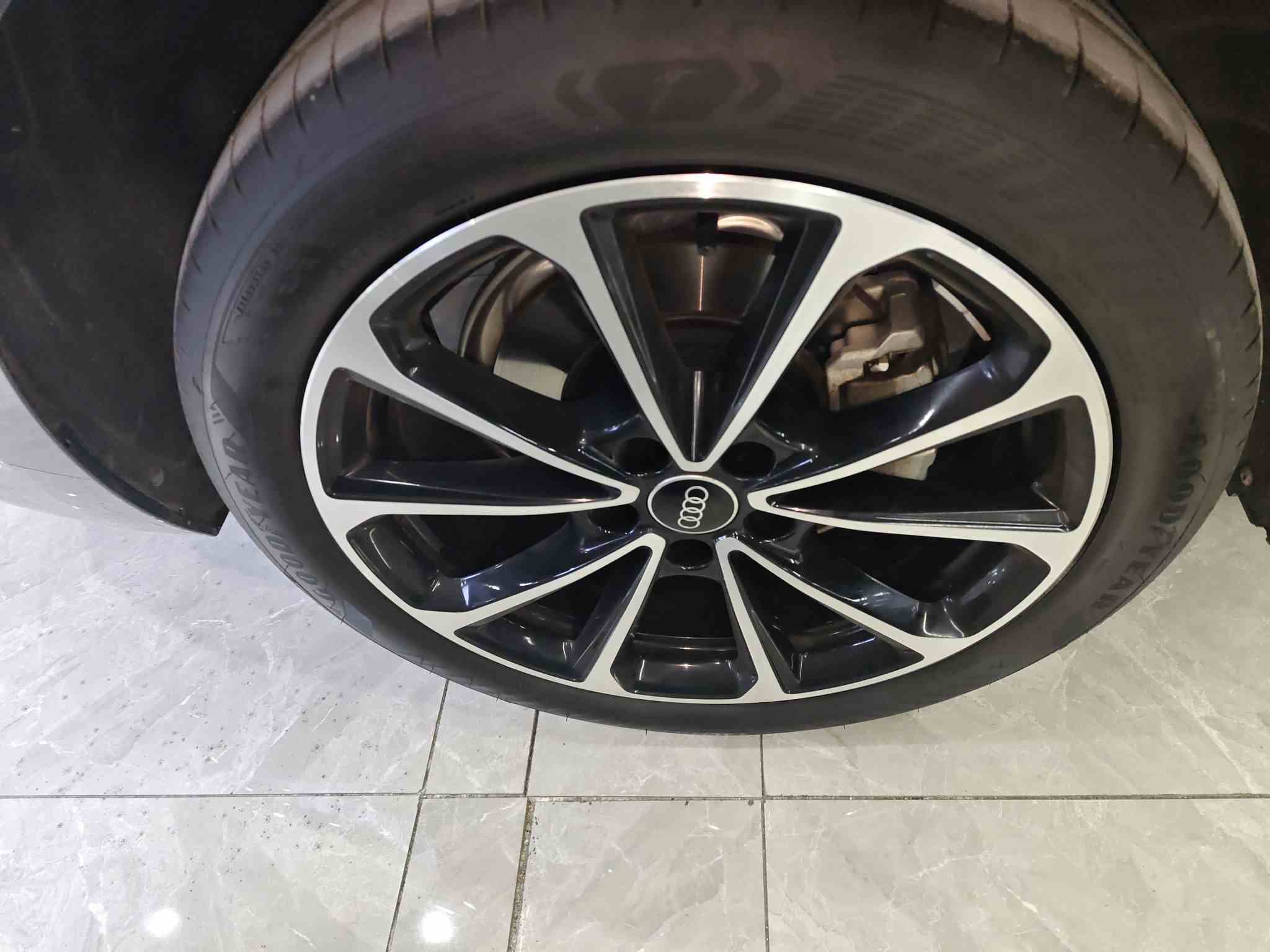 奥迪A5L 2026款 2.0T 运动版 Plus(2)