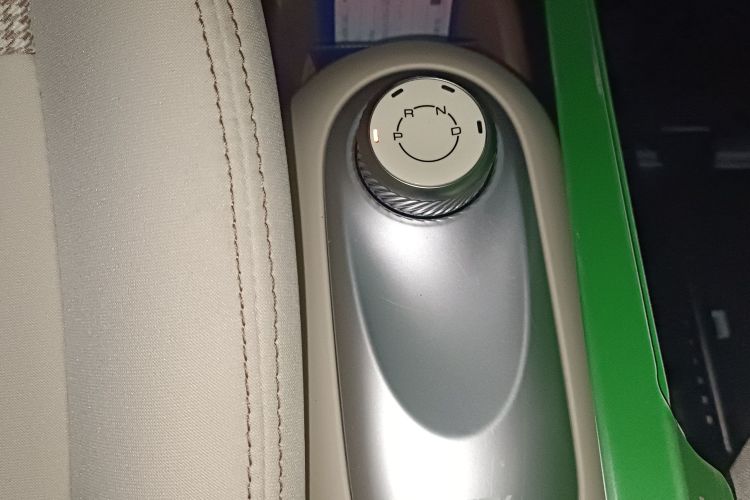 五菱汽车 宏光MINIEV 2025款 四门版 臻享+款中控内饰18