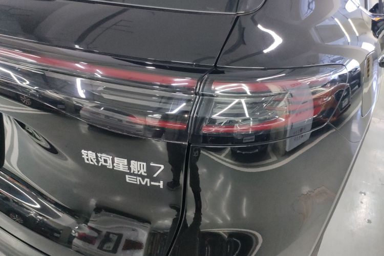 吉利银河 银河星舰7 EM-i 2025款 120km 启航+版车身外观9