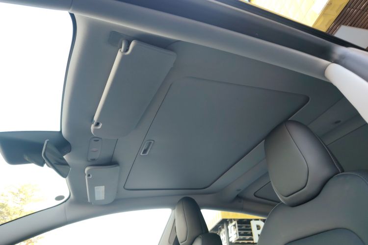 特斯拉 Model 3 2023款 长续航全轮驱动版中控内饰22