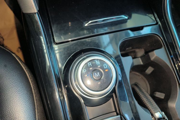 福特 探险者 2020款 EcoBoost 285 四驱风尚版 6座中控内饰18