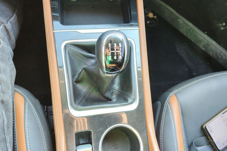 众泰T300 2017款 1.5L 手动豪华型中控内饰18