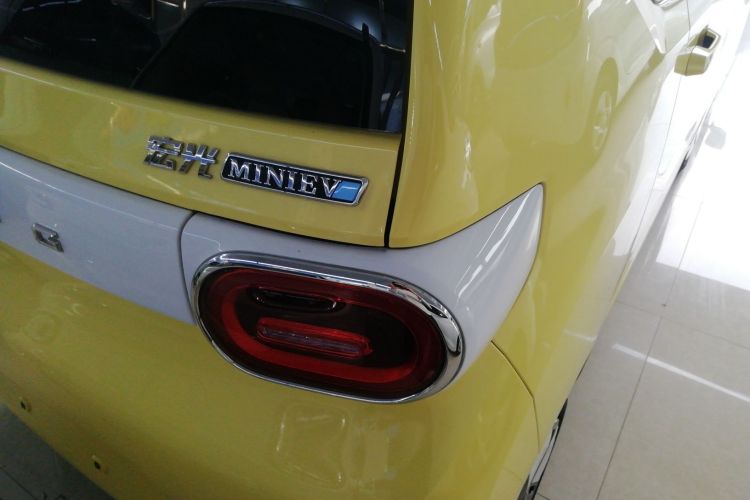 五菱汽车 宏光MINIEV 2024款 第三代 215km 进阶版车身外观9